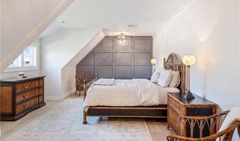 71 Cliff Dr, Narragansett, RI 02882