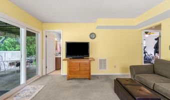 37 Wicken Sq, Albany, NY 12205