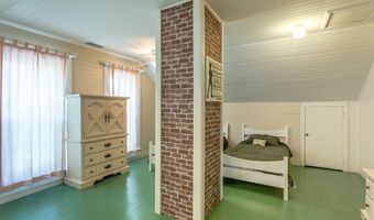111 4th St, Apalachicola, FL 32320