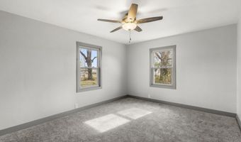 304 E Cofield St, Aurora, MO 65605