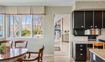 125 Woodruff Ave, Narragansett, RI 02882
