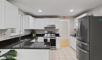 8463 MONARCH Ct, Annandale, VA 22003