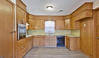 3718 Brook Hollow Dr, Abilene, TX 79605