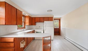 21 Parsonage Dr, Warwick, RI 02889