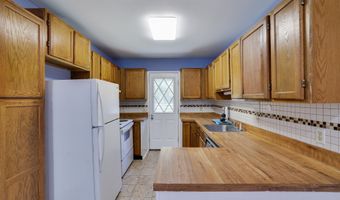 3055 Briarwood Dr, Tobyhanna, PA 18466