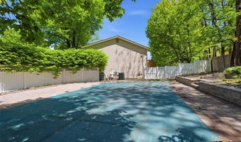 10 Sabin Dr, Airmont, NY 10901