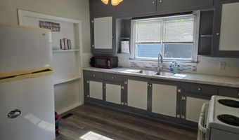 830 S Park Ave, Aurora, MO 65605