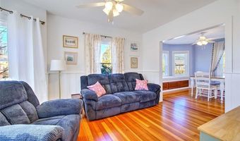 93 Narragansett Ave, East Providence, RI 02915