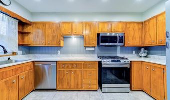 20 Provost Dr, Airmont, NY 10901