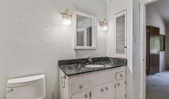 8 Greenwood Pl, Middletown, NJ 07748