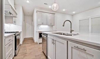8 Plymouth Cir, Bella Vista, AR 72715