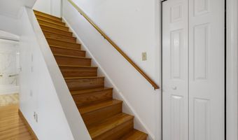 8 Chesterfield Dr, Concord, NH 03301