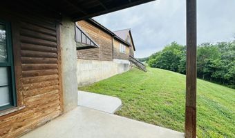 300 Round Up Ln, Bakersfield, MO 65609