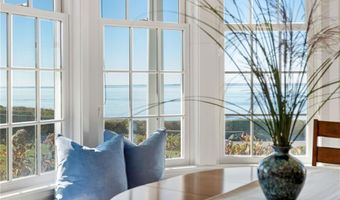 591 Ocean Ave, Newport, RI 02840