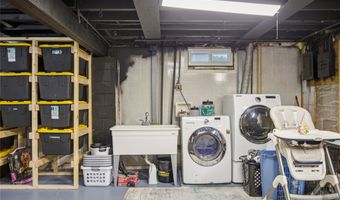 727 22nd Ave SW, Altoona, IA 50009