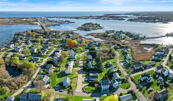 25 Scallop Shell Rd, Narragansett, RI 02882