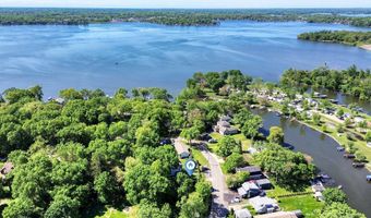 38393 N Lakeside Pl, Antioch, IL 60002