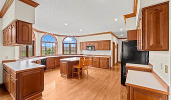 275 Camden Ln, Aurora, OH 44202