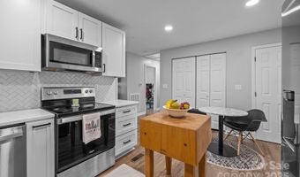 3701 Lynette Ct, Charlotte, NC 28217