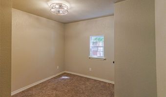 101 N Hubbard St, Alvord, TX 76225