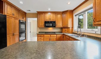 1909 N NICHOLAS St, Appleton, WI 54914