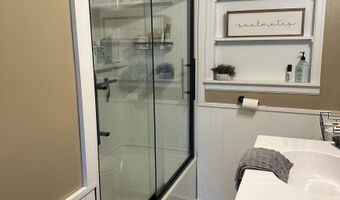 1115 Washington Ave E, Albia, IA 52531