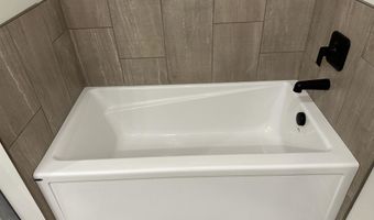 5760 NORTHSIDE Xing Unit D, Chubbuck, ID 83202