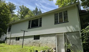 754 Carlton Rd, Tobyhanna, PA 18466