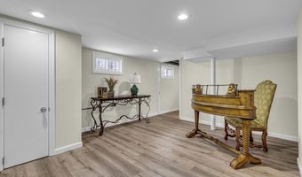 2 8th St, Aberdeen, NJ 07747