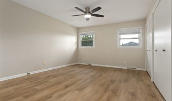 2003 E Lillian Ln, Arlington Heights, IL 60004
