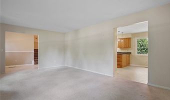 240 S Park Dr, Aurora, OH 44202