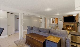 10 Kerins Ter, Newport, RI 02840