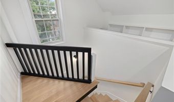 28 Young St 3, Newport, RI 02840