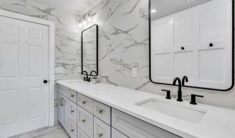 20 Hannah Lee Rd, Barnegat, NJ 08005