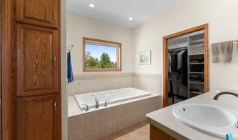 608 N Riverwood Cir, Brandon, SD 57005
