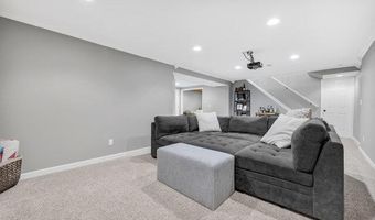 514 Great Hill Dr, Ballwin, MO 63021