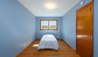 570 Garfield Ave, Belford, NJ 07718
