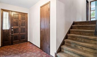 19 Galloping Cir, Belford, NJ 07718