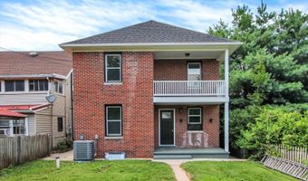 13 E KING St, Abbottstown, PA 17301