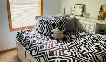 2435 Queensbury Rd, Alliance, OH 44601