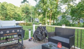 150 Hathaway Rd, Acushnet, MA 02743
