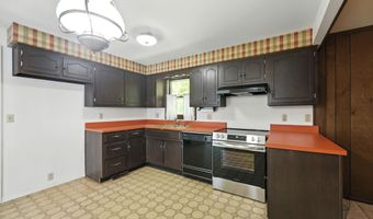 405 Hilltop Dr, Angola, IN 46703