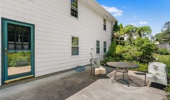 105 Fairfield Dr, North Kingstown, RI 02852