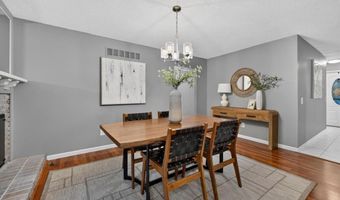 1115 Shadowoak Dr, Ballwin, MO 63021