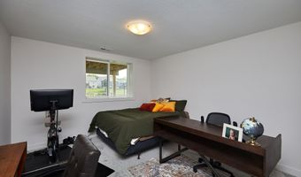 930 Wolf Creek Dr, Polk City, IA 50226