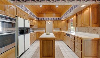 1102 Cabriolet Blvd, Auburn, IN 46706