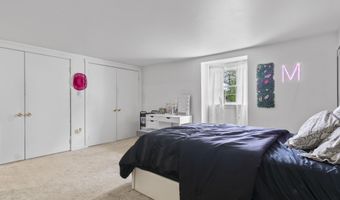 14 Lakeshore Dr, Belgrade, ME 04918