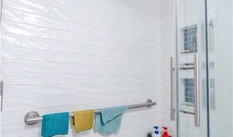 52 Planet Ave, East Providence, RI 02915