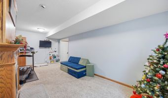 814 SE Uehlamar Dr, Ankeny, IA 50021