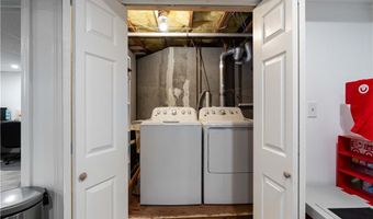 3 Mallory Ct, Bristol, RI 02809